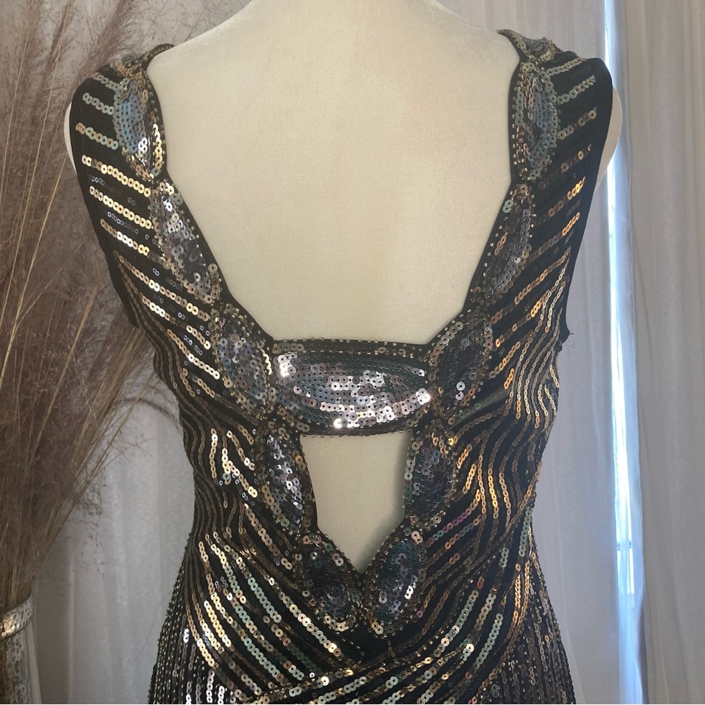 New Years Eve Dress, Size XS, Sequins, Blk, Gold & Silver, peep hole back, EUC